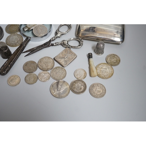 812 - Miscellaneous small silver and white metal items including thimbles, a cigarette case, envelope stam... 