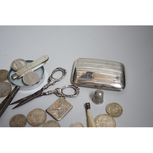 812 - Miscellaneous small silver and white metal items including thimbles, a cigarette case, envelope stam... 