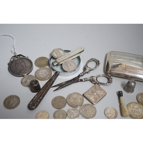 812 - Miscellaneous small silver and white metal items including thimbles, a cigarette case, envelope stam... 