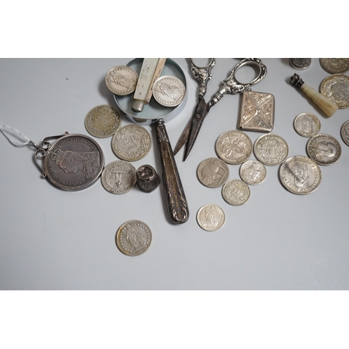 812 - Miscellaneous small silver and white metal items including thimbles, a cigarette case, envelope stam... 