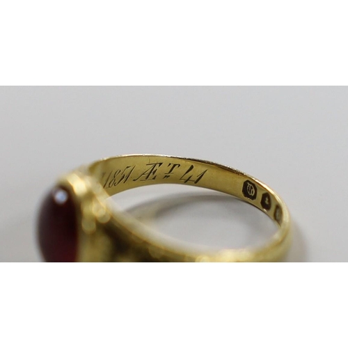 886 - A Victorian 18ct gold, cabochon garnet and black enamel set memorial ring, the shank interior inscri... 