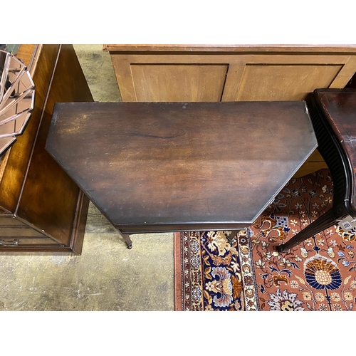 1032 - An Edwardian mahogany mahogany folding card table, width 86cm, depth 43cm, height 70cm