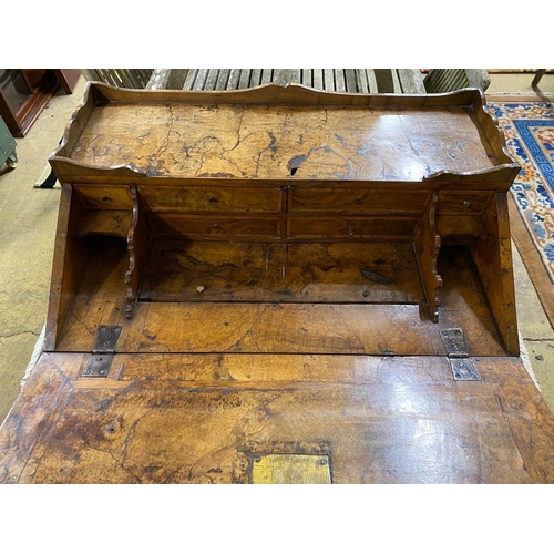 40 - An 18th century Dutch figured walnut bureau with 'X' stretcher, width 84cm, depth 53cm, height 100cm... 