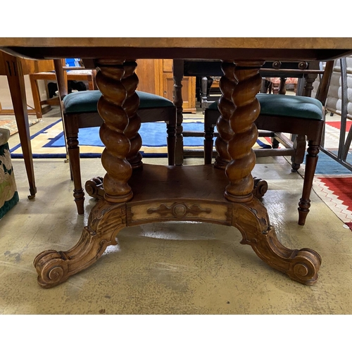 87 - A Victorian oval walnut loo table, length 150cm, width 106cm, height 74cm