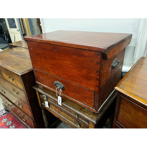 1042 - A Victorian pine carpenter's chest with painted grain, width 69cm, depth 41cm, height 45cm