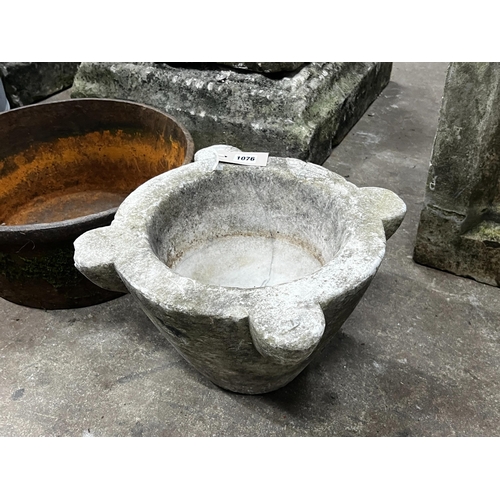 1076 - A Victorian marble mortar, width 39cm, height 22cm