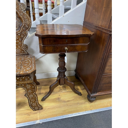 1109 - A 19th century French mahogany tripod work table, width 46cm, depth 38cm, height 77cm