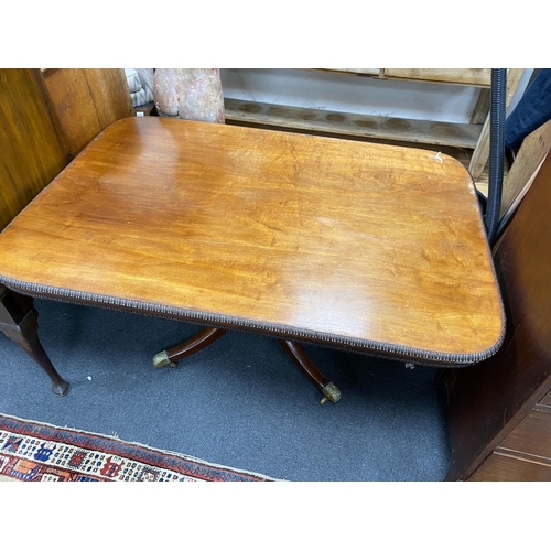 1116 - A Regency rectangular mahogany tilt top dining table, length 136cm, width 94cm, height 71cm