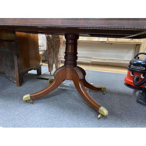 1116 - A Regency rectangular mahogany tilt top dining table, length 136cm, width 94cm, height 71cm