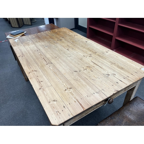 1137 - A Victorian rectangular pine kitchen table with planked top and single frieze drawer, length 162cm, ... 