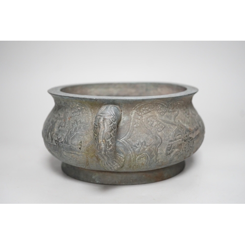 1254 - A large late 19th/early 20th century Chinese bronze censer, gui, Xuande mark, together with four Chi... 