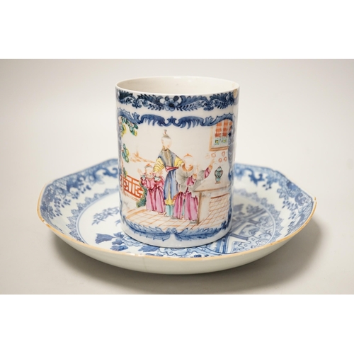 1261 - A Chinese Export famille rose tankard, 13cm tall, together with a Chinese blue and white plate, both... 