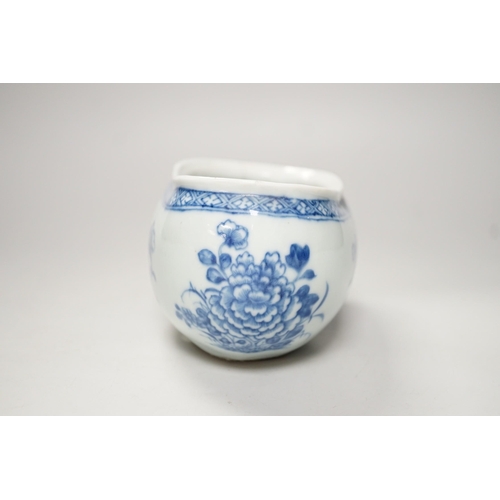 1268 - An 18th century Chinese Export blue and white bordalou. 22cm wide