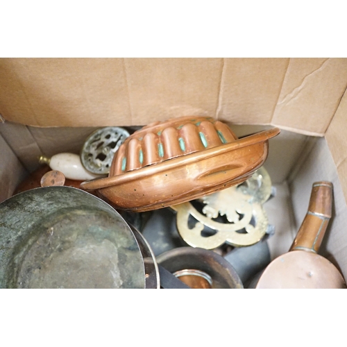 1310 - A quantity of various copper and brass to include jelly moulds, trivets, watering cans etc.