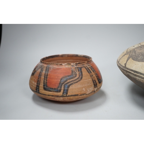 1332 - Two Pre-Columbian pigment painted bowls. Tallest 11cm