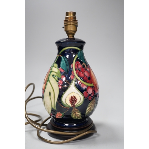 1333 - A Moorcroft lamp. 28cm overall