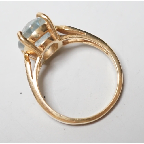 1946 - A modern 18ct gold and oval cut aquamarine set dress ring, with diamond chip set shoulders, size N, ... 