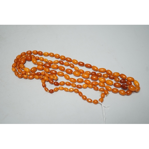 1947 - A long single strand graduated oval amber bead necklace(string broken), 142cm, gross weight  51 gram... 