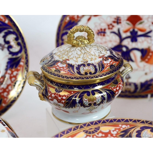 103 - An extensive Chamberlains Worcester Imari pattern dinner service, c.1815-20, comprising 32 dinner pl... 