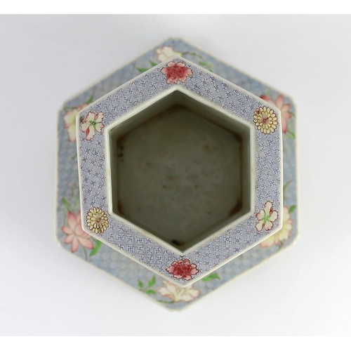 118 - A Chinese enamelled porcelain hexagonal jardiniere, Qianlong period (1736-95), the upper section wit... 