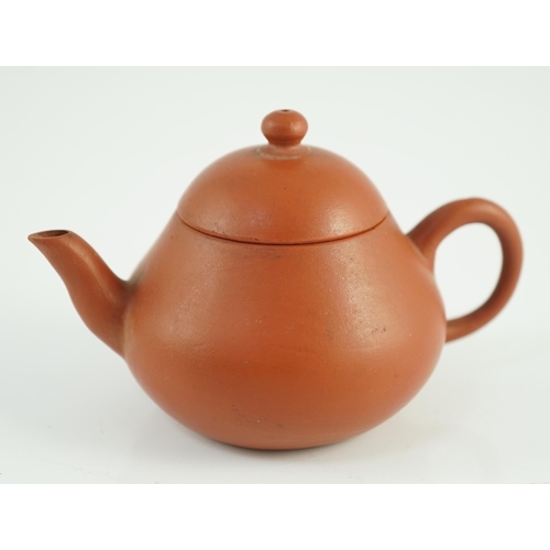 139 - A rare Chinese Yixing miniature teapot, Jiaqing mark and of the period (1796-1820), 10cm from spout ... 