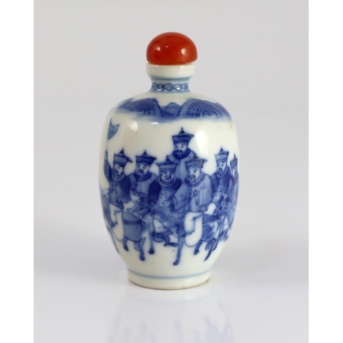 187 - A Chinese blue and white snuff bottle, Yongzheng mark, 1850-1900, painted with dignitaries on horseb... 