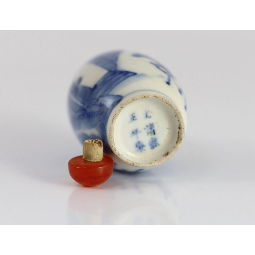 187 - A Chinese blue and white snuff bottle, Yongzheng mark, 1850-1900, painted with dignitaries on horseb... 