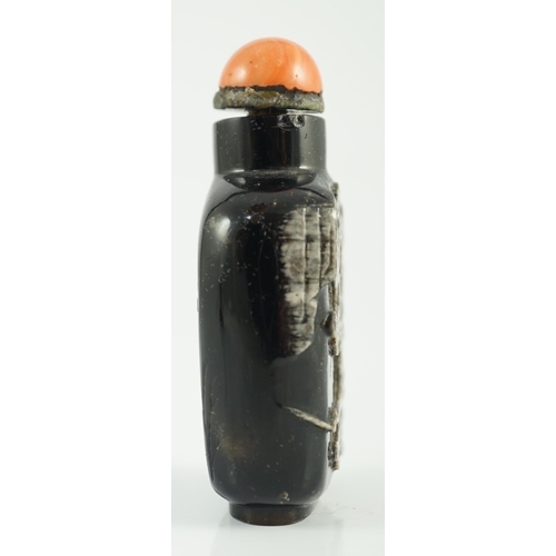 190 - A Chinese smoky quartz snuff bottle, 1780-1820, of flattened shield shape, the carver skilfully usin... 