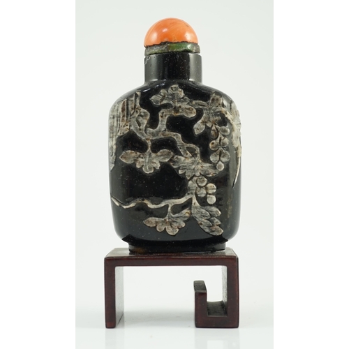 190 - A Chinese smoky quartz snuff bottle, 1780-1820, of flattened shield shape, the carver skilfully usin... 