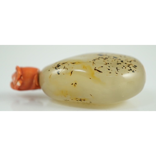 195 - A Chinese shadow agate pebble snuff bottle, 18th/19th century, reasonably well hollowed, with peach ... 