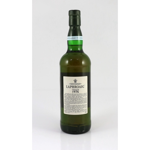 29 - A bottle of Laphroaig Vintage 1976 Islay Single Malt Scotch Whisky, limited edition 3276 of 5400, 75... 