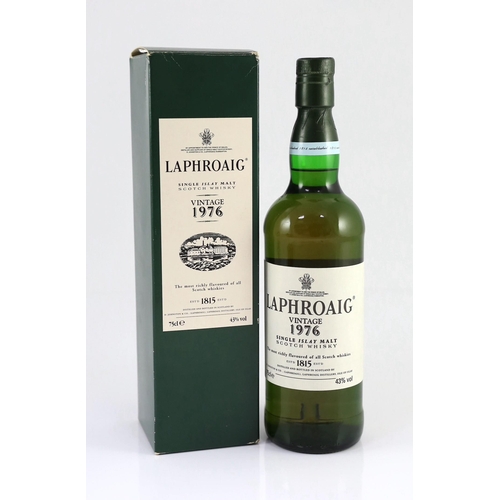 29 - A bottle of Laphroaig Vintage 1976 Islay Single Malt Scotch Whisky, limited edition 3276 of 5400, 75... 