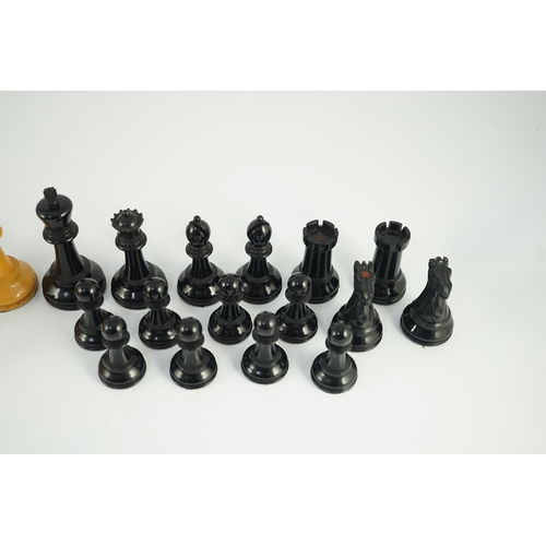 31 - A Jaques & Son Staunton pattern ebony and boxwood chess set, in original box, Kings 9.5cm