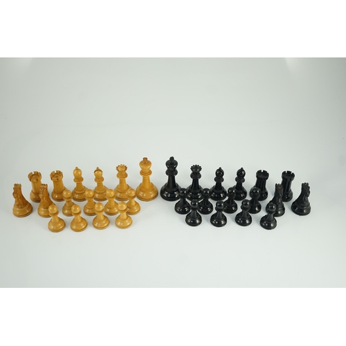 31 - A Jaques & Son Staunton pattern ebony and boxwood chess set, in original box, Kings 9.5cm