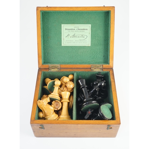 31 - A Jaques & Son Staunton pattern ebony and boxwood chess set, in original box, Kings 9.5cm