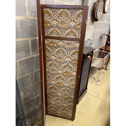 1019 - An oak four fold dressing screen with Morris style fabric panels, each panel width 50cm, height 174c... 