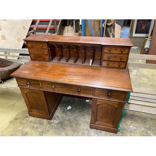 1033 - A Victorian style mahogany kneehole desk, length 140cm, depth 64cm, height 110cm