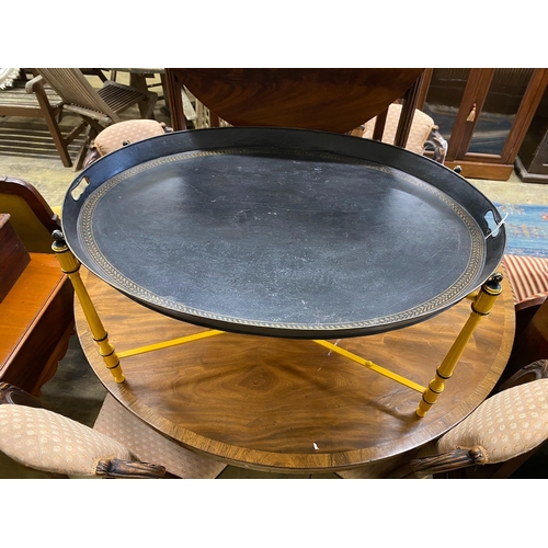 1041 - An oval Regency style toleware tray top table on folding stand, width 80cm, depth 61cm, height 43cm... 