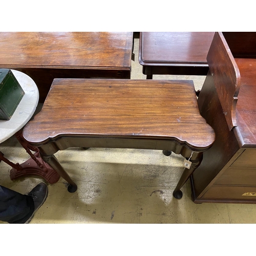 1046 - An 18th century mahogany folding tea table, width 83cm, depth 40cm, height 72cm