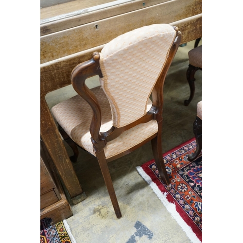 1069 - A set of four Victorian mahogany dining chairs