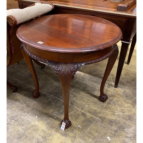 1076 - An early 20th century Chippendale revival circular mahogany centre table, diameter 73cm, height 70cm... 