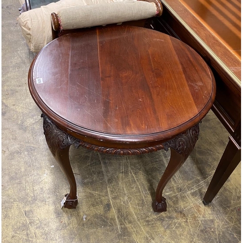 1076 - An early 20th century Chippendale revival circular mahogany centre table, diameter 73cm, height 70cm... 