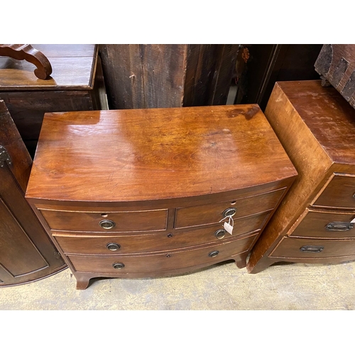 1095 - A small Regency mahogany bow front chest of drawers, width 83cm, depth 44cm, height 75cm