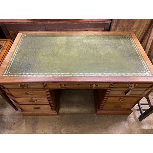 1113 - A late Victorian mahogany kneehole desk, length 137cm, depth 74cm, height 73cm