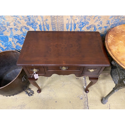 1127 - A reproduction George III style mahogany lowboy, width 72cm, depth 42cm, height 75cm