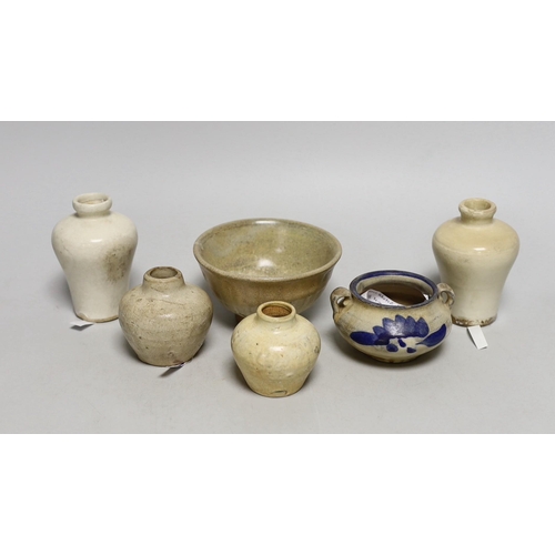 1252 - A group of Chinese blanc de chine small jars, Fujian kilns, 15th - 17th century and other vessels, t... 