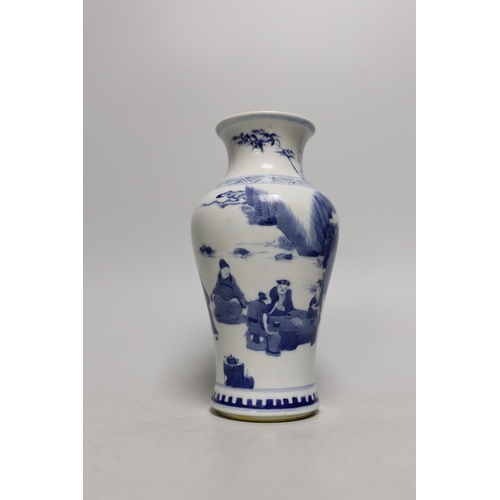 1254 - A Chinese blue and white vase, 20cm