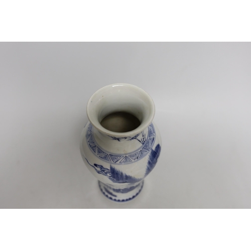 1254 - A Chinese blue and white vase, 20cm