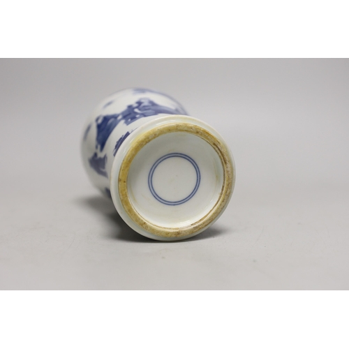 1254 - A Chinese blue and white vase, 20cm