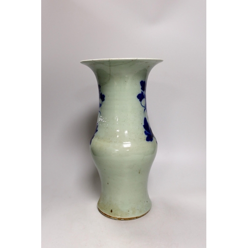 1304 - A large Chinese blue and white vase. 38cm tall